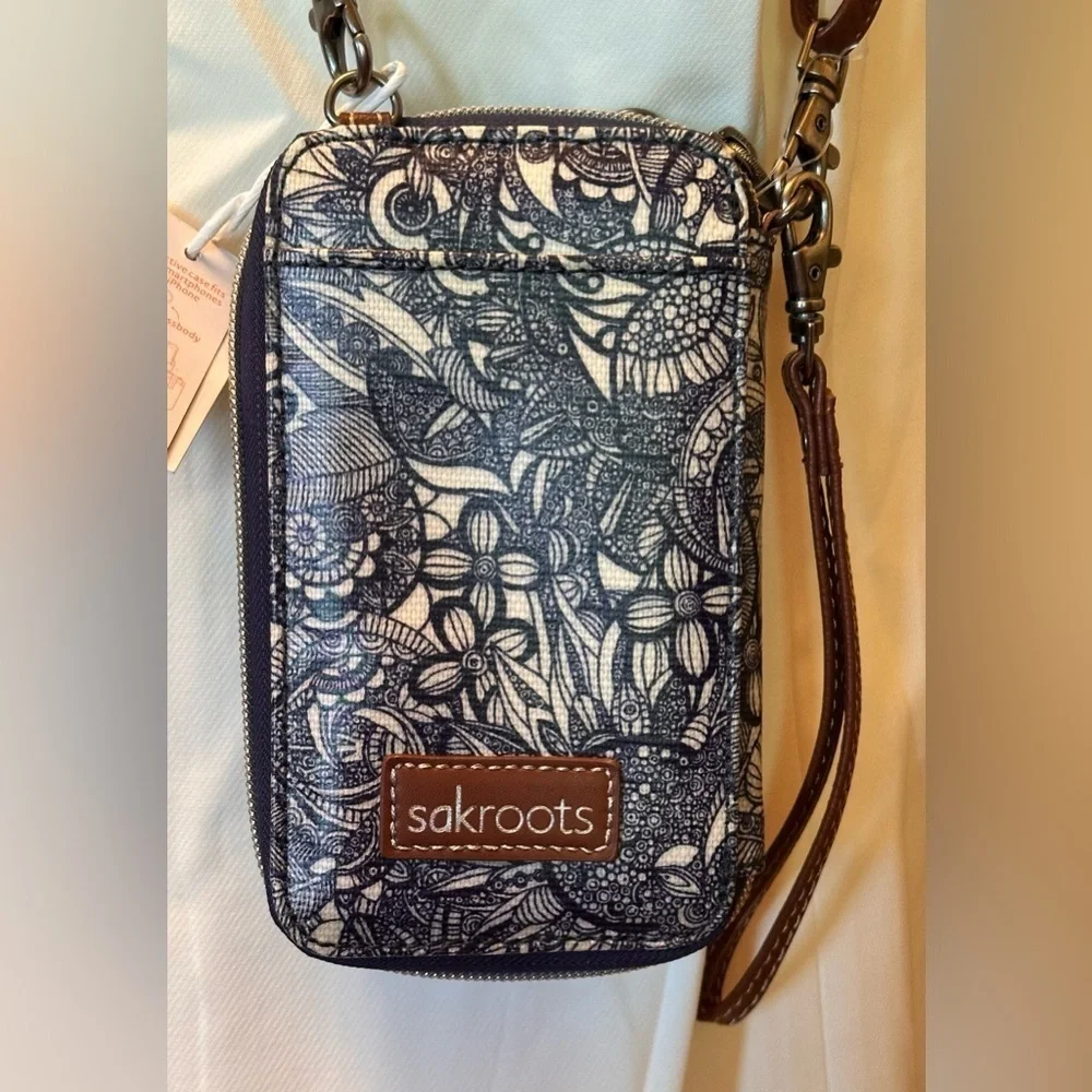 NWT Sakroots Spirit Desert Smartphone Wristlet Blue Paisley Crossbody Strap Inc